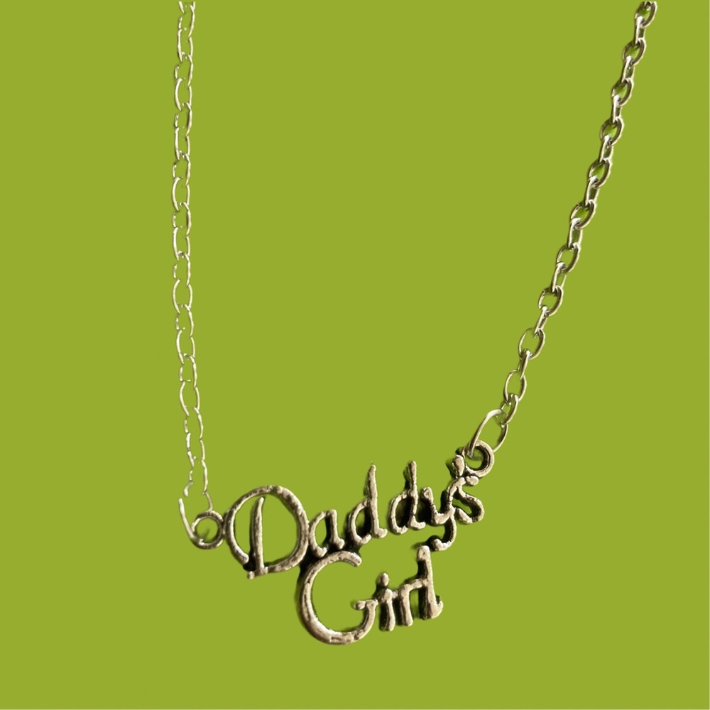 NEW Daddy’s Girl Nameplate Word Script Name Necklace Father’s Day Egirl Scene - Picture 3 of 4